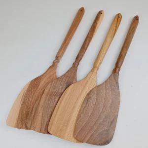 Longue spatule en bois de merisier